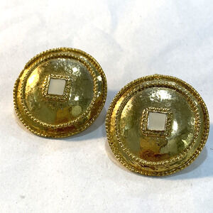 Vintage Y2K pierced earrings round goldtone with creamy white enamel centers